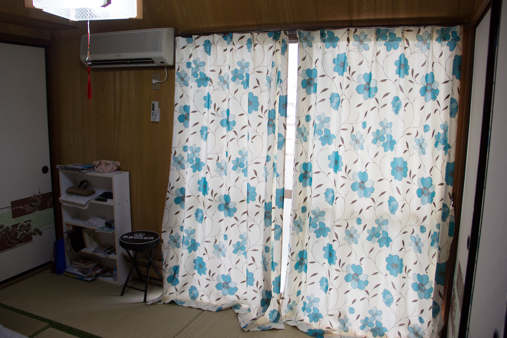 blue floral curtains